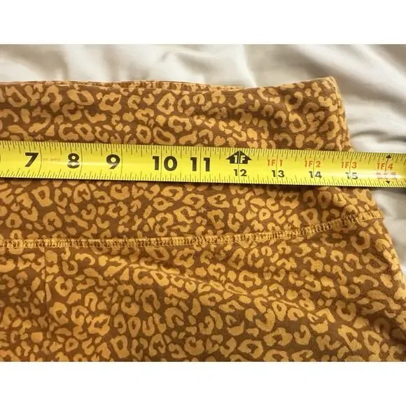 Lou & Grey Medium Leopard Giraffe Orange Yellow Biker Short - Picture 6 of 8